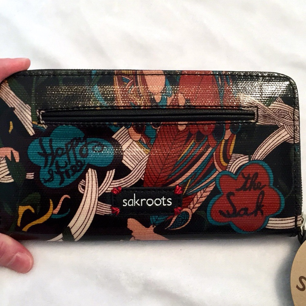 {sakroots} NWT large zipper wallet